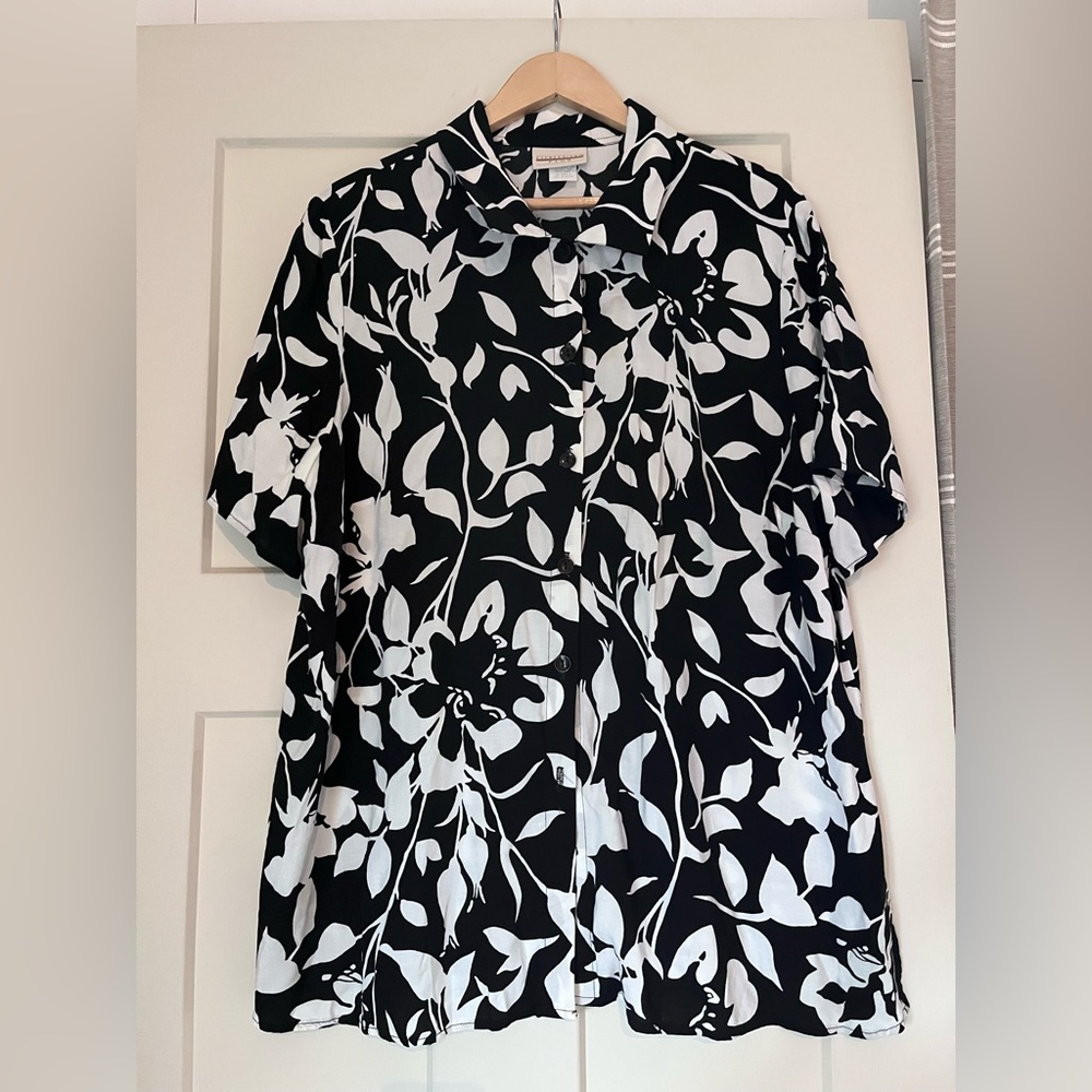 Expressions Black and White Floral Shirt size 18 - Vacation Resortwear